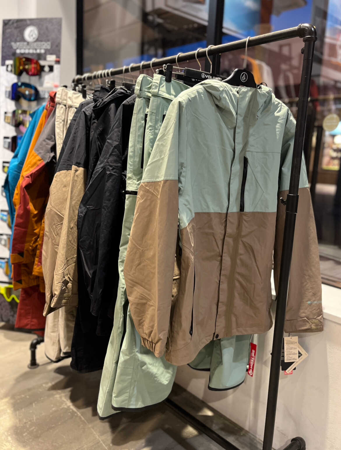 Volcom /「ALL 50%OFF SALE」「2BUY 60%OFF , 3BUY 70%OFF SALE
